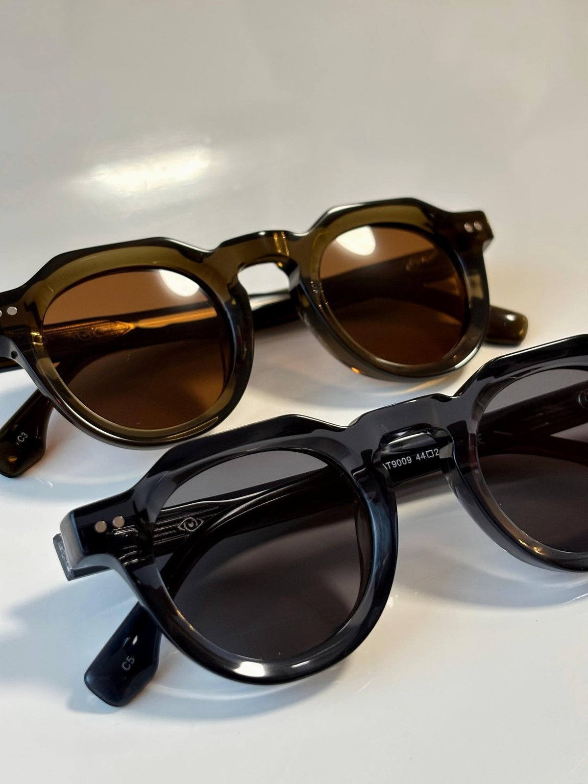 Zwei EYENEED Sonnenbrillen mit Acetatfassung